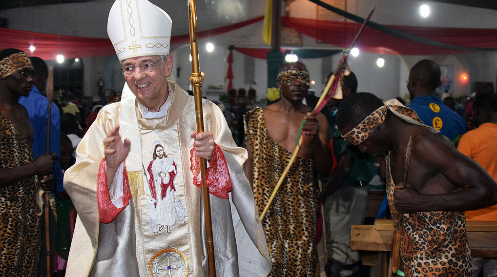 Erzbischof Schick im Gottesdienst in St Matthew in Jos.