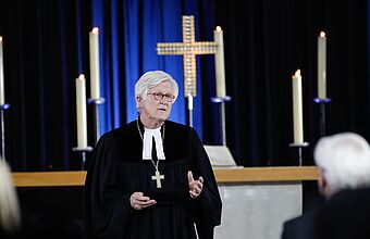 Landesbischof Dr. Heinrich Bedford-Strohm, Ratsvorsitzender der Evangelischen Kirche in Deutschland (EKD), spricht während des ökumenischen Gottesdienstes für die Verstorbenen der Corona-Pandemie am 18. April 2021 in der Kaiser-Wilhelm-Gedächtniskirch